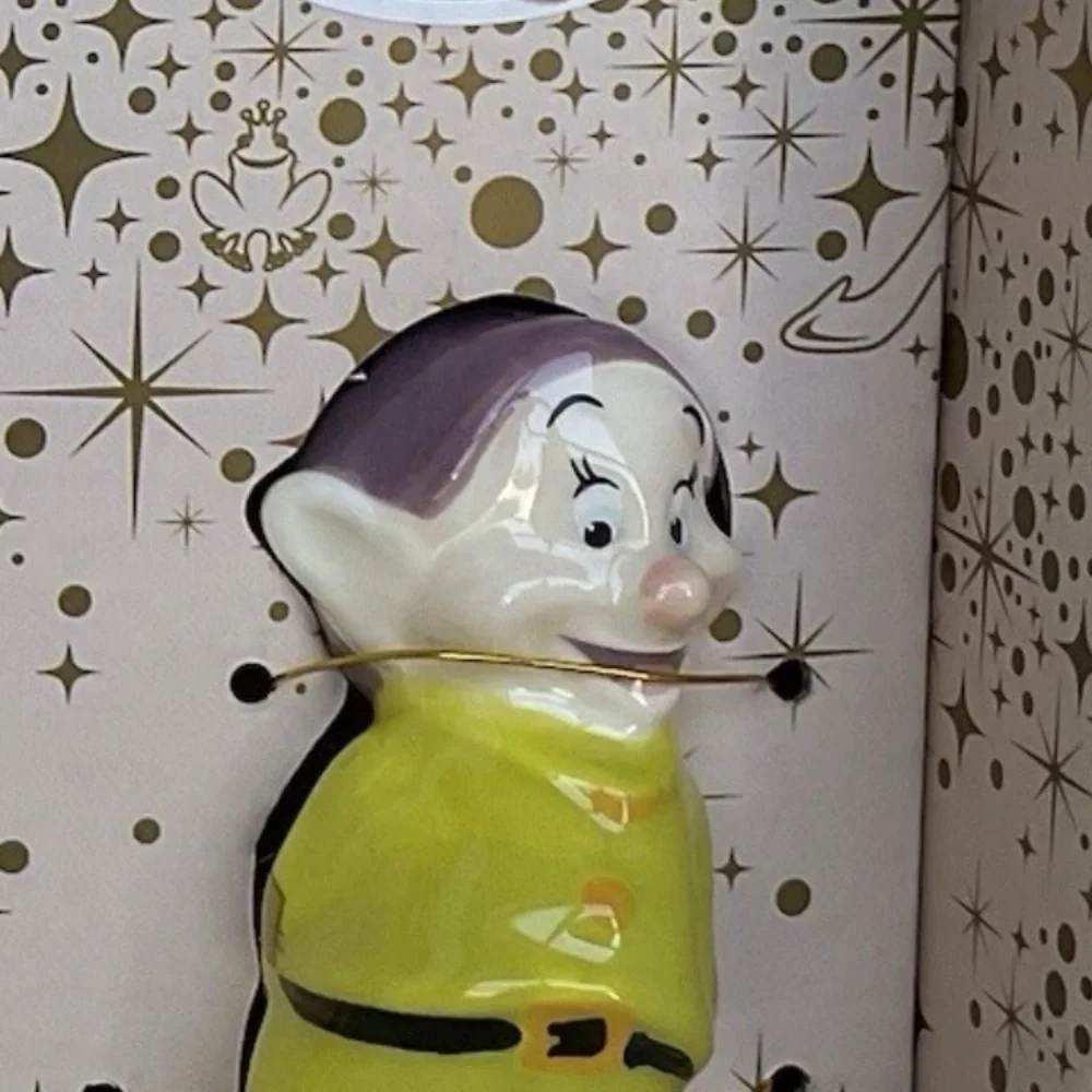 Disney, Snow White and Dopey Salt and Pepper Shakers NEW